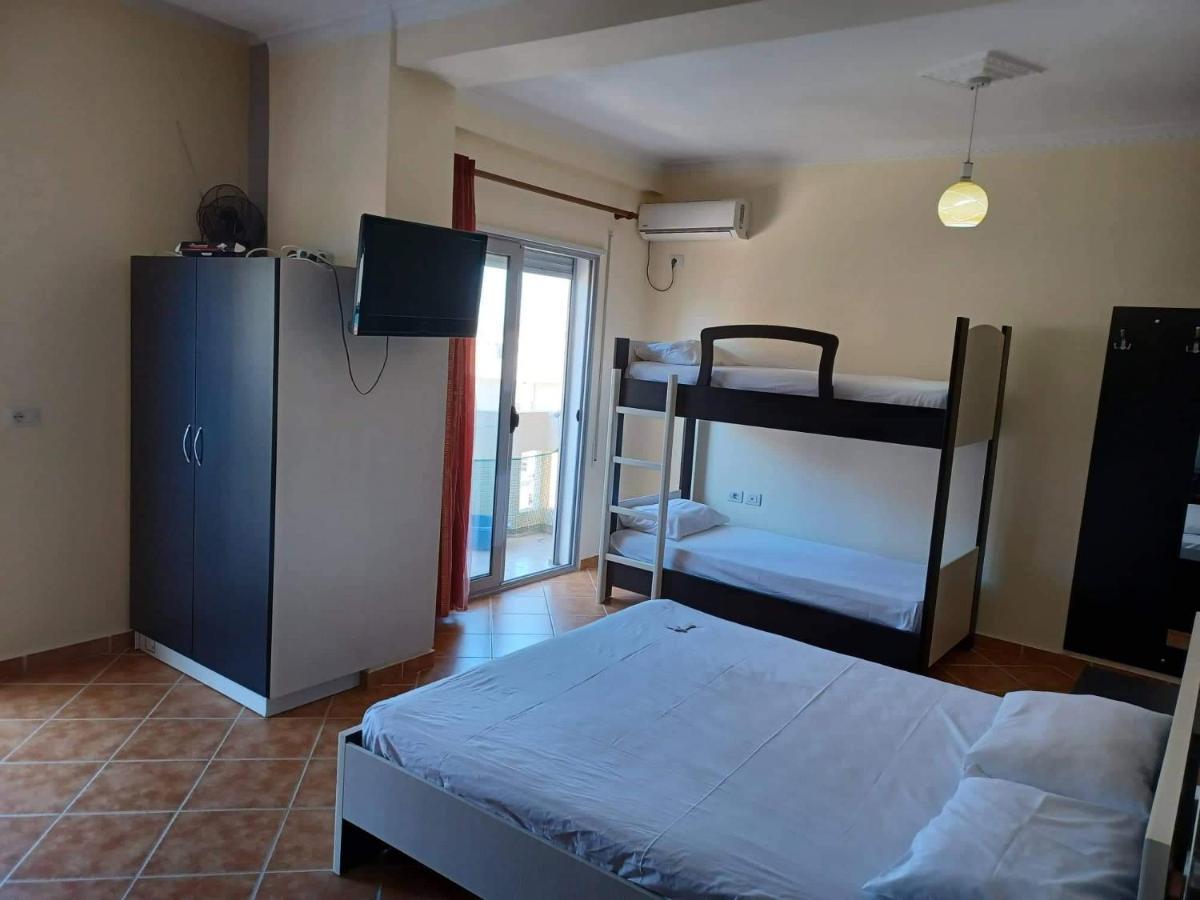 Ari Apartaments Vlorë Esterno foto