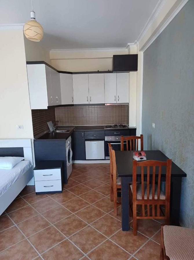 Ari Apartaments Vlorë Esterno foto