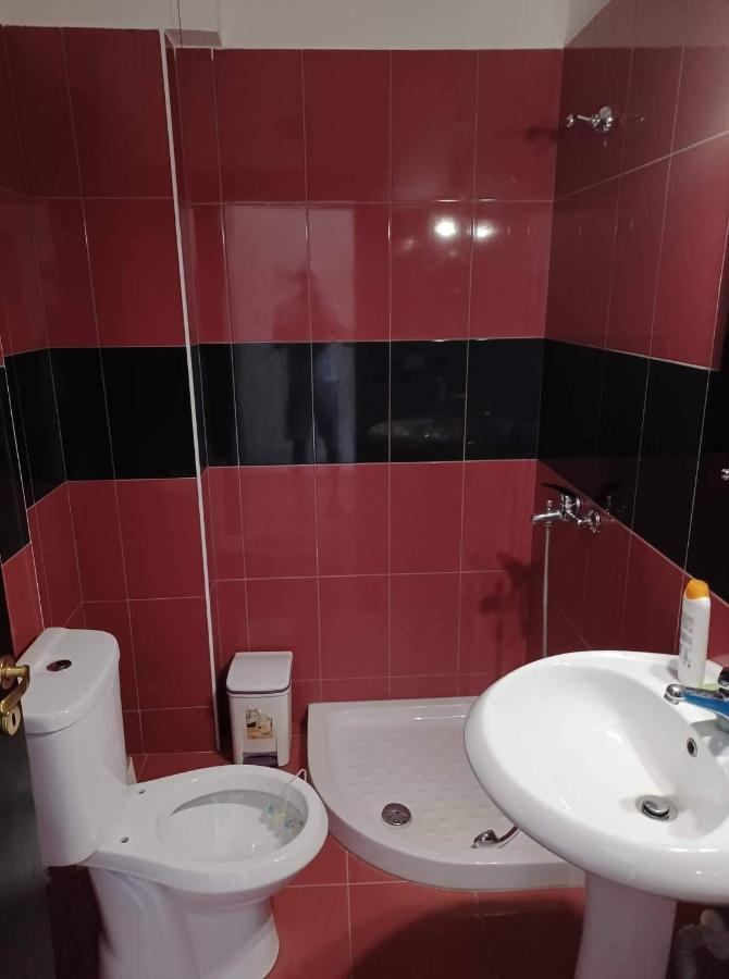 Ari Apartaments Vlorë Esterno foto