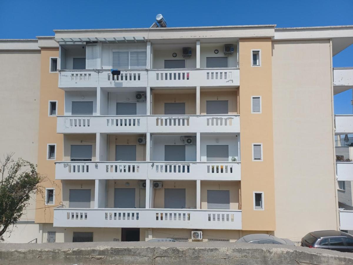 Ari Apartaments Vlorë Esterno foto