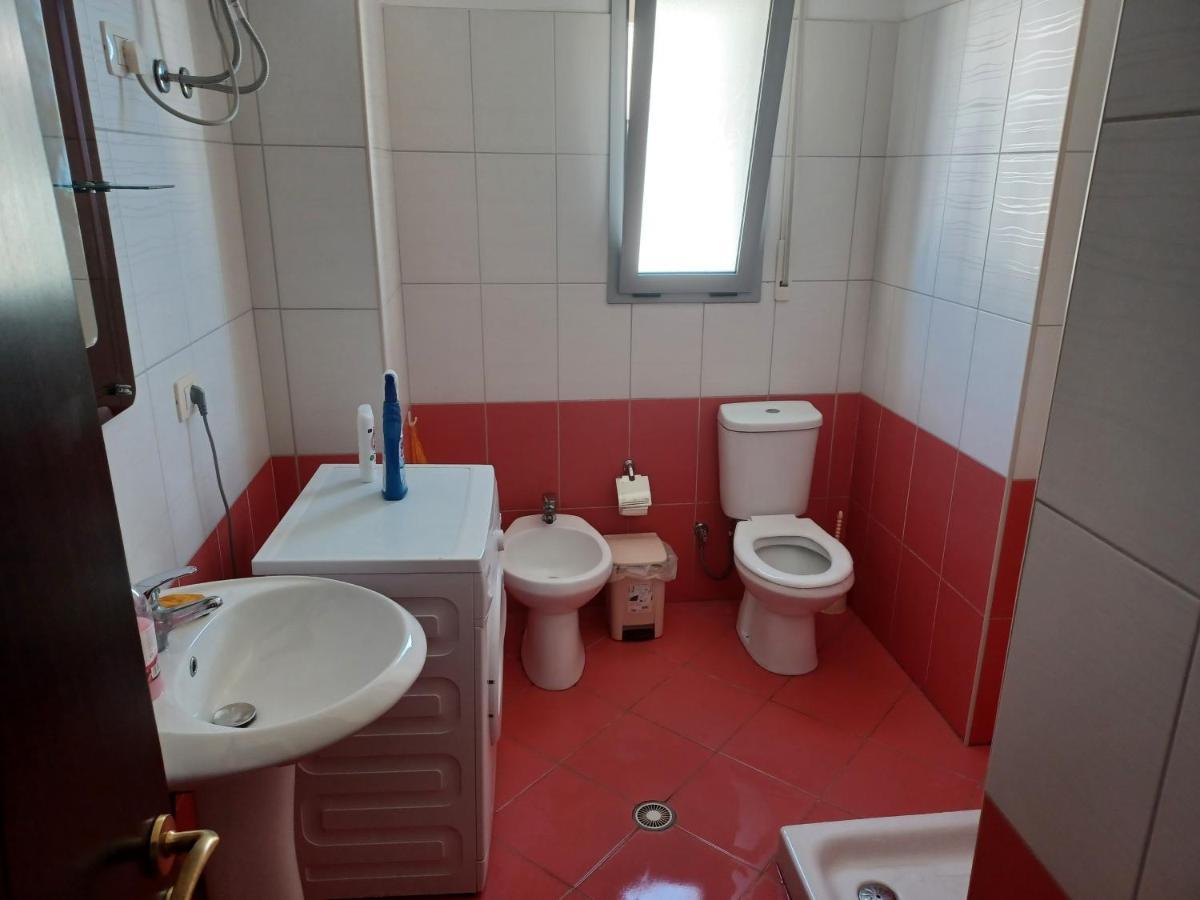 Ari Apartaments Vlorë Esterno foto