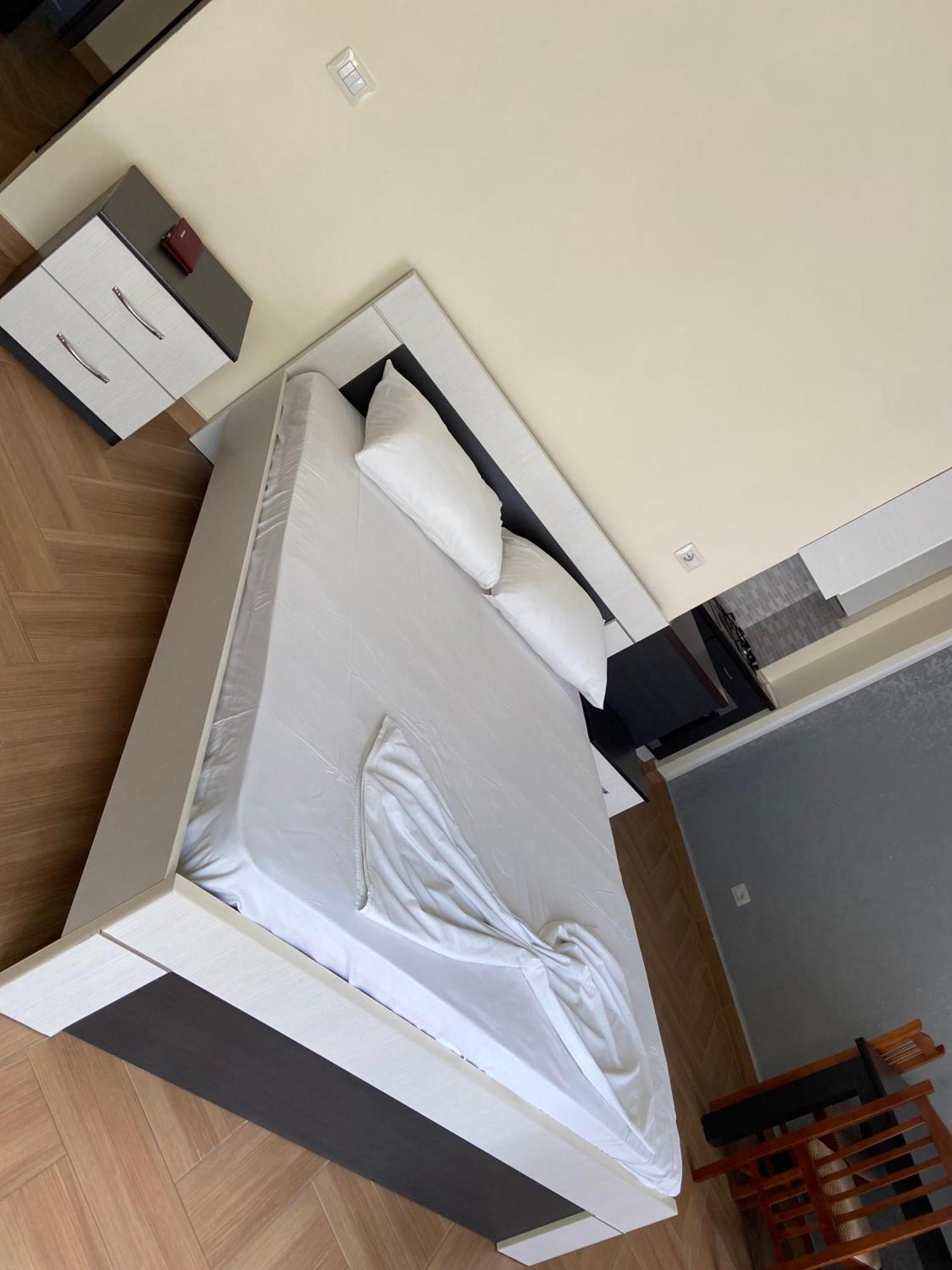 Ari Apartaments Vlorë Esterno foto