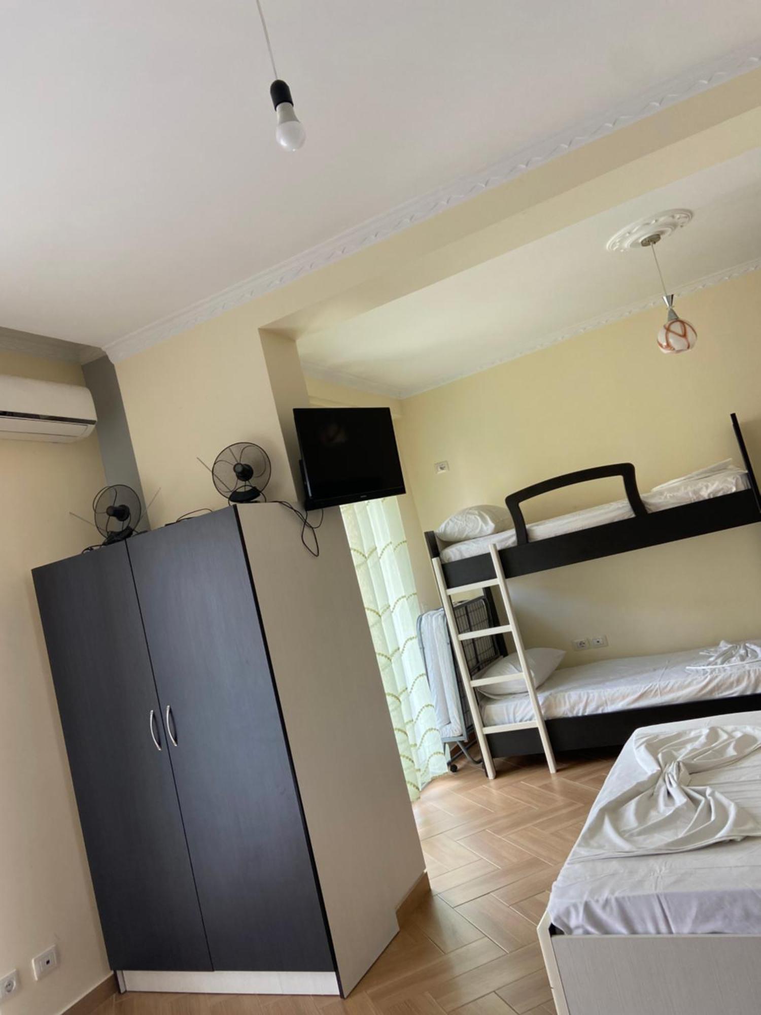 Ari Apartaments Vlorë Esterno foto