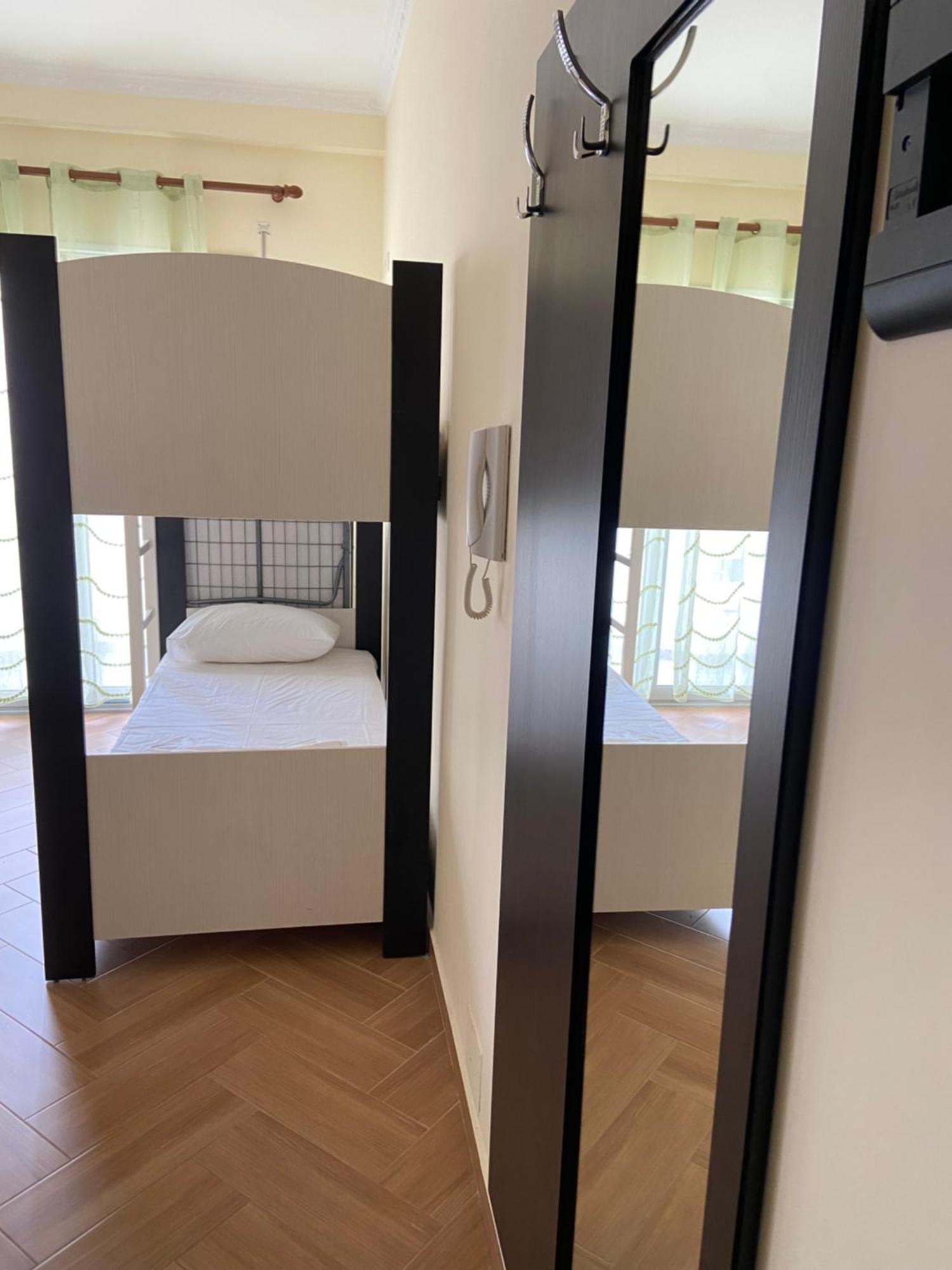 Ari Apartaments Vlorë Esterno foto