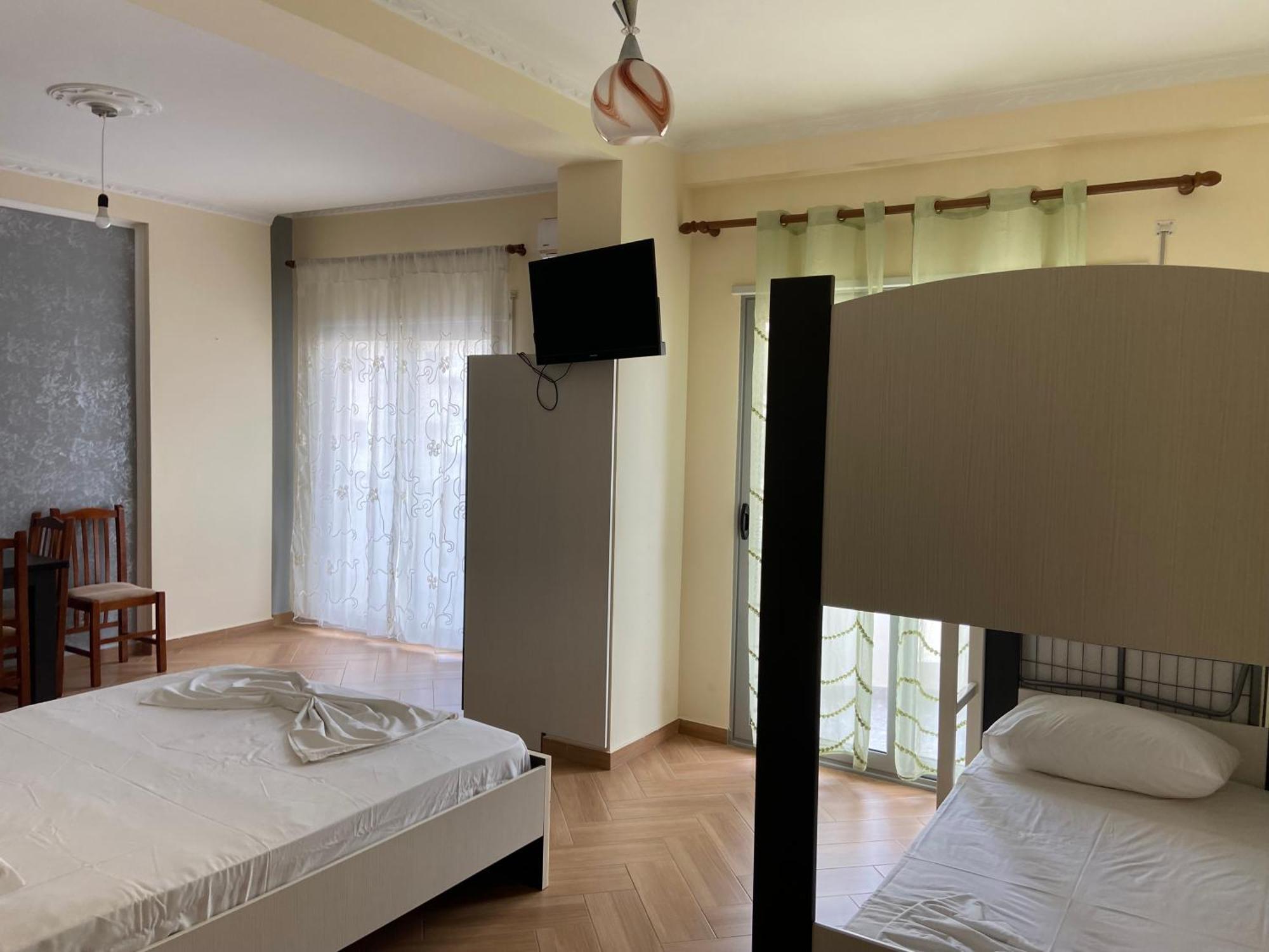 Ari Apartaments Vlorë Esterno foto
